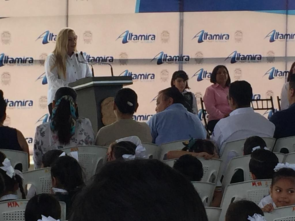 Alumnos de escuela primaria son beneficiados con la construcción de un área para desayunar