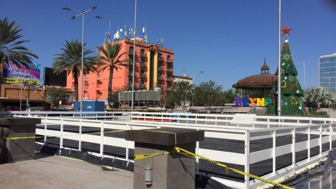 Crecen visitantes al centro por pista de hielo