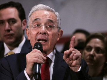 Expresidente colombiano Álvaro Uribe es diagnosticada con COVID-19