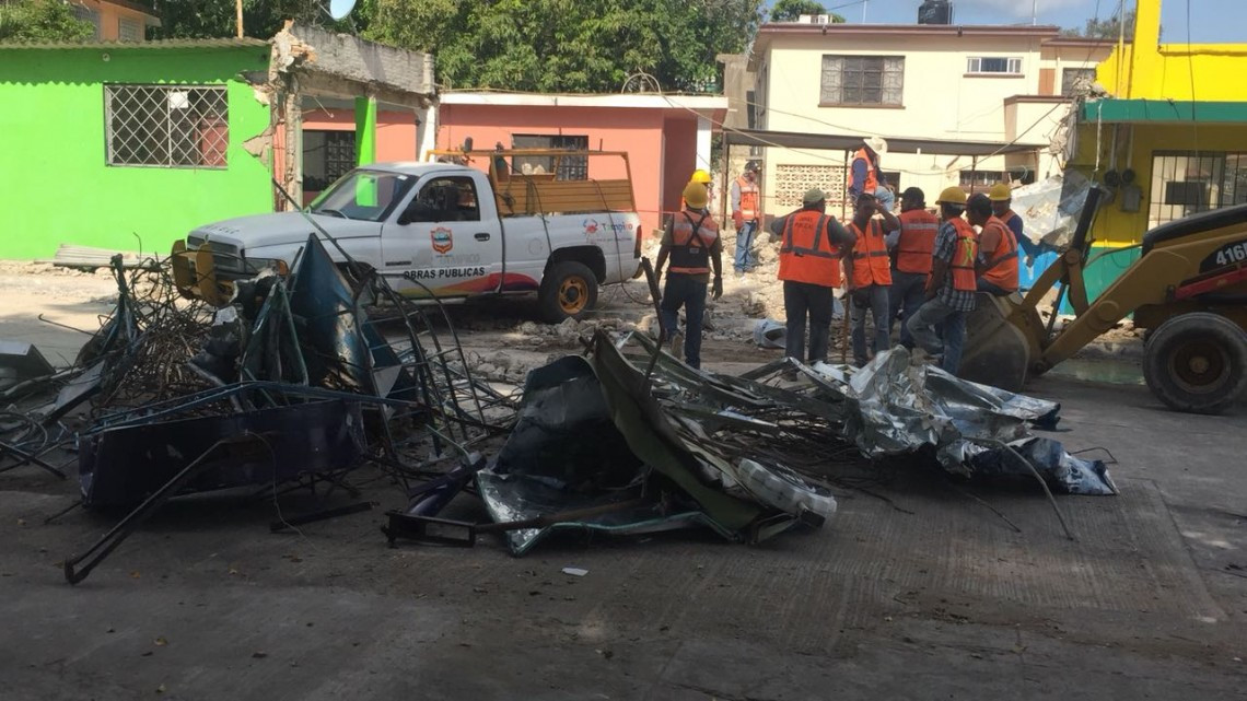 Demuelen construcción donde losa se vino abajo y mató a trabajador