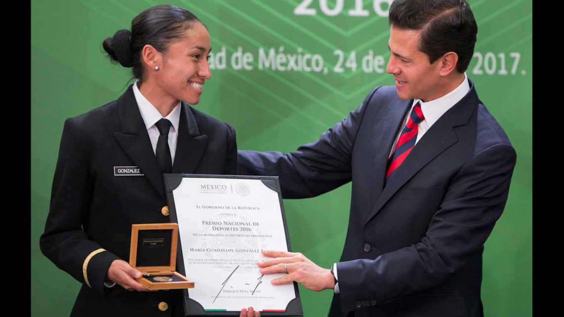 Entrega EPN reconocimiento Premio Nacional de Deportes 2016