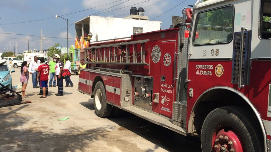 Corto circuito provoca incendio de una casa