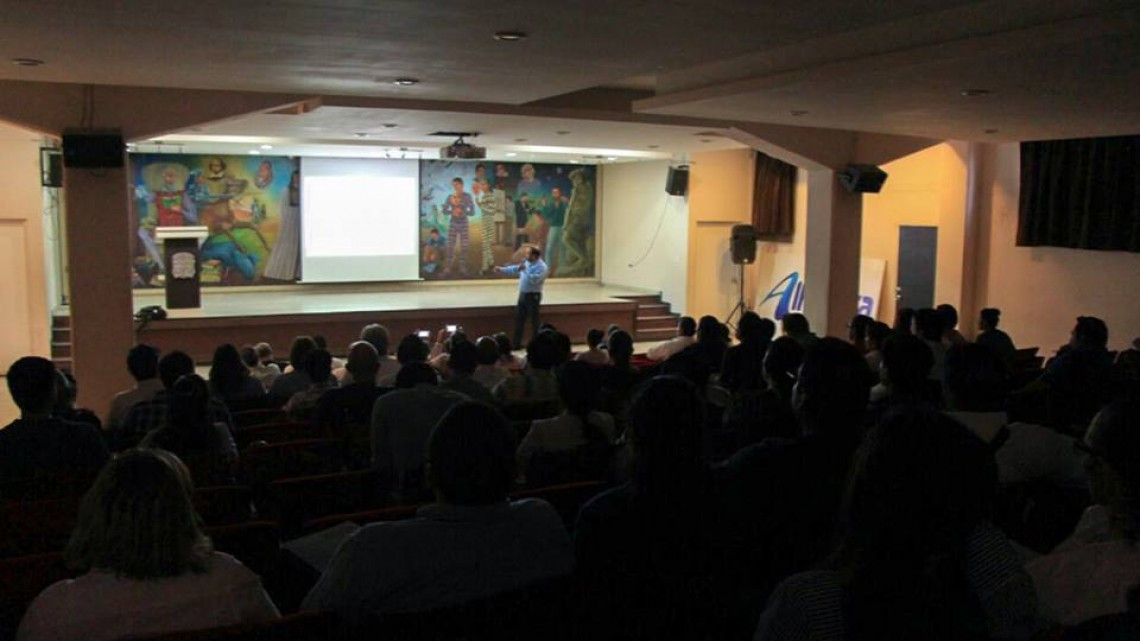 Realizan conferencia para empleados del Ayuntamiento