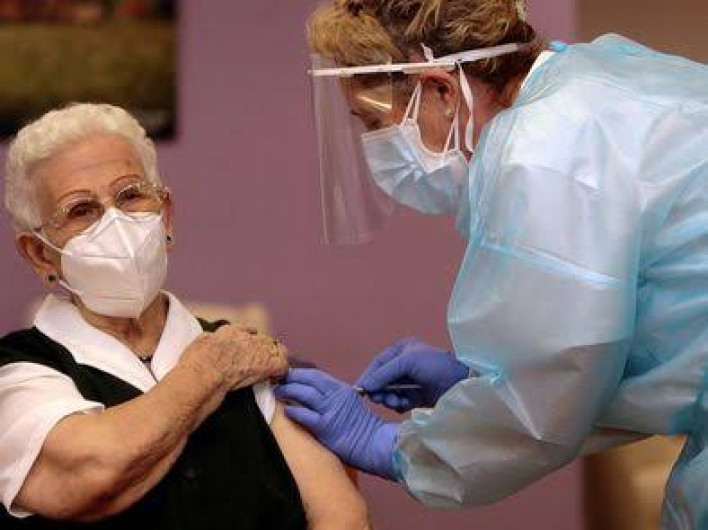 España inicia la vacunación contra el COVID-19