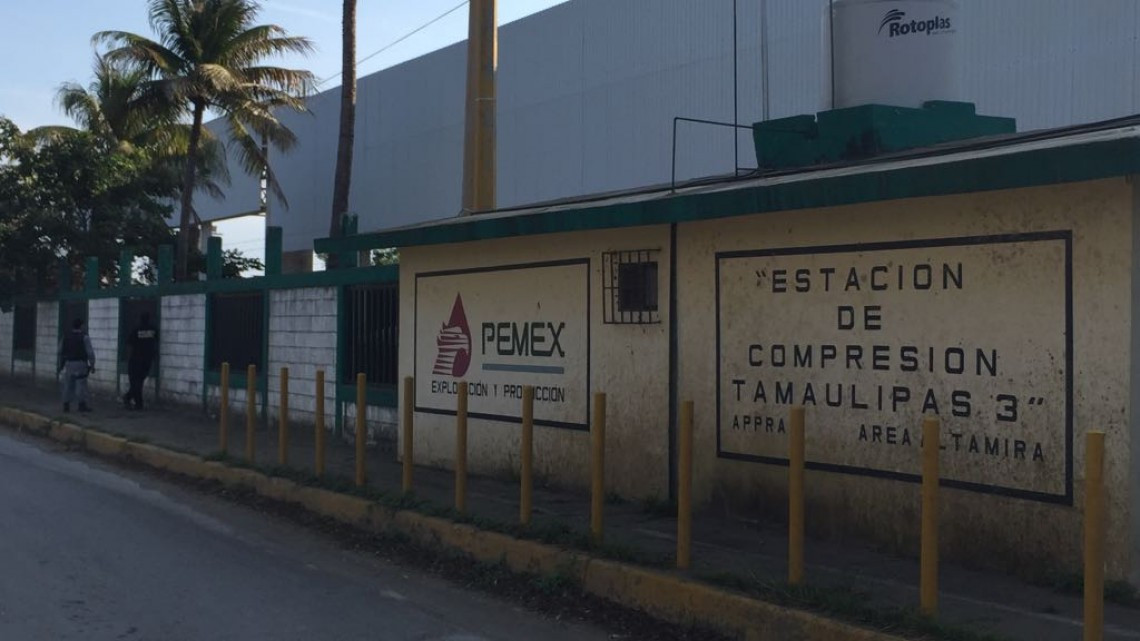 Explota línea de compresión de gas en instalaciones de Pemex