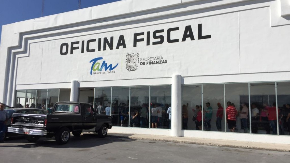 Saturan contribuyentes Oficina Fiscal, aprovechan descuentos
