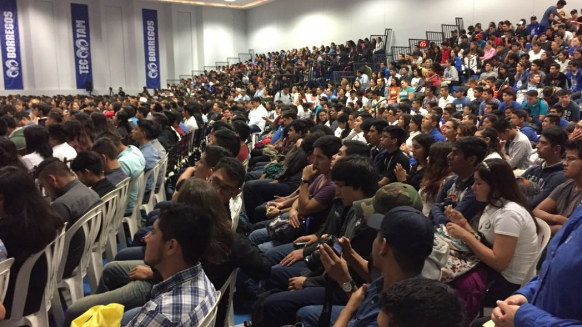 Con experiencias de vida, se busca cambiar la mentalidad positiva a jóvenes