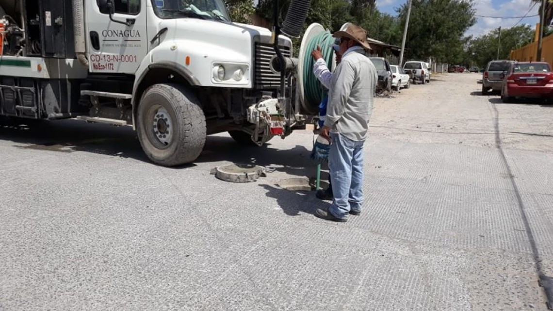 Comapa trabaja con equipo vactor
