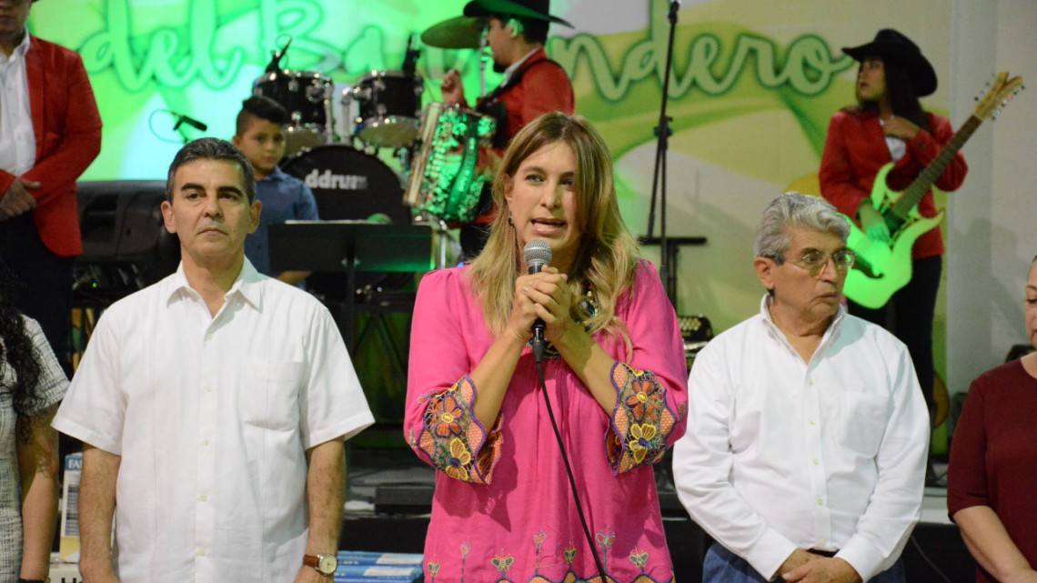 Felicita Maki a barrenderos en su día