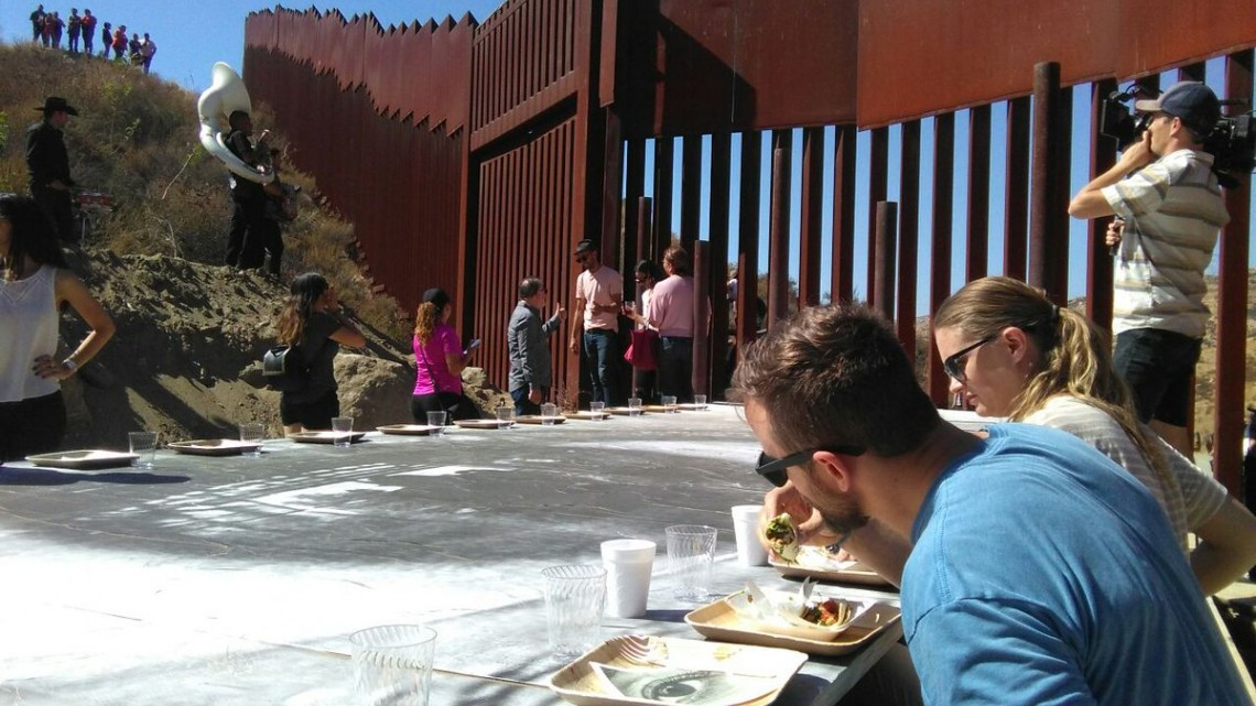 Organizan pícnic en la frontera entre México y Estados Unidos