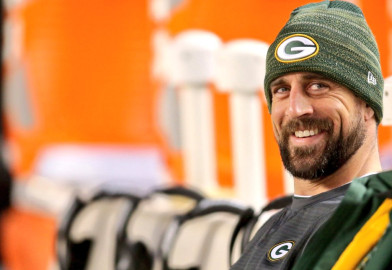 Aaron Rodgers vuelve a entrenar