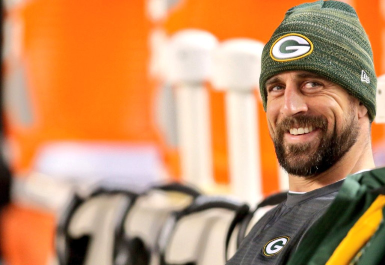 Aaron Rodgers vuelve a entrenar