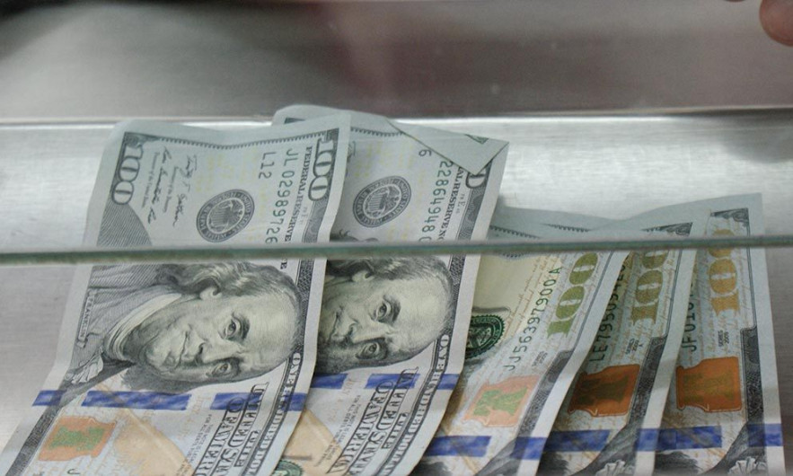 Dólar se vende en 21.97 pesos en el AICM