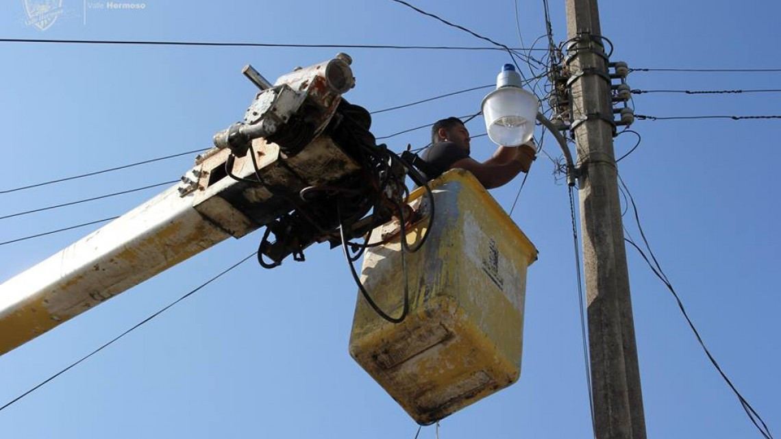 Instalan alumbrado en poblado de Valle Hermoso