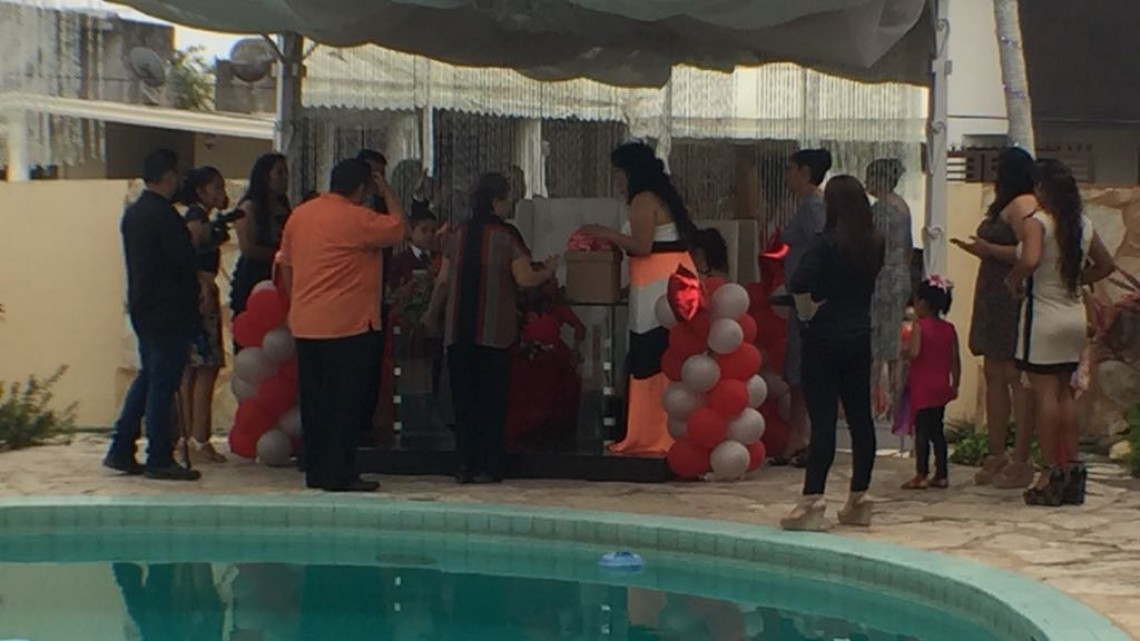 Dianita "la princesa mariposa" celebra sus 15 años