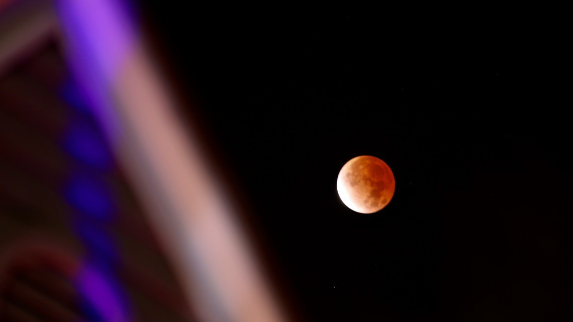 Así se vivió en México y otras partes del mundo, el eclipse lunar más largo del siglo 
