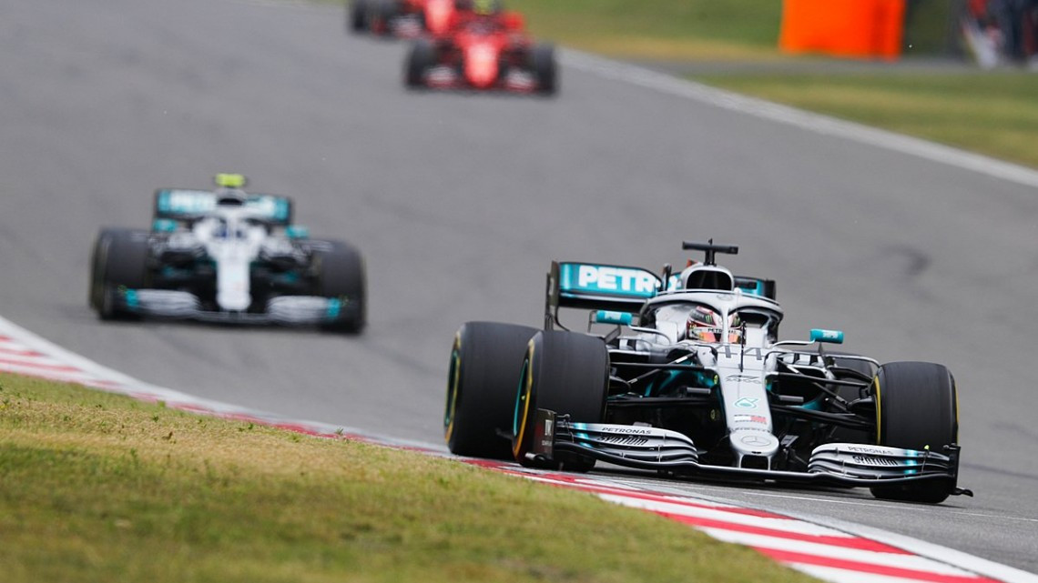 Lewis Hamilton se lleva el GP de China; Checo Pérez termina en octava posición
