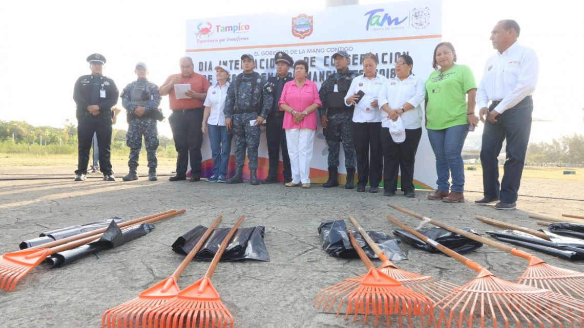Realizan jornada de limpieza en la margen de la Laguna del Carpintero