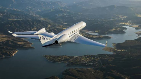 Volver al… ¿pasado? Avión celebra dos veces el año nuevo