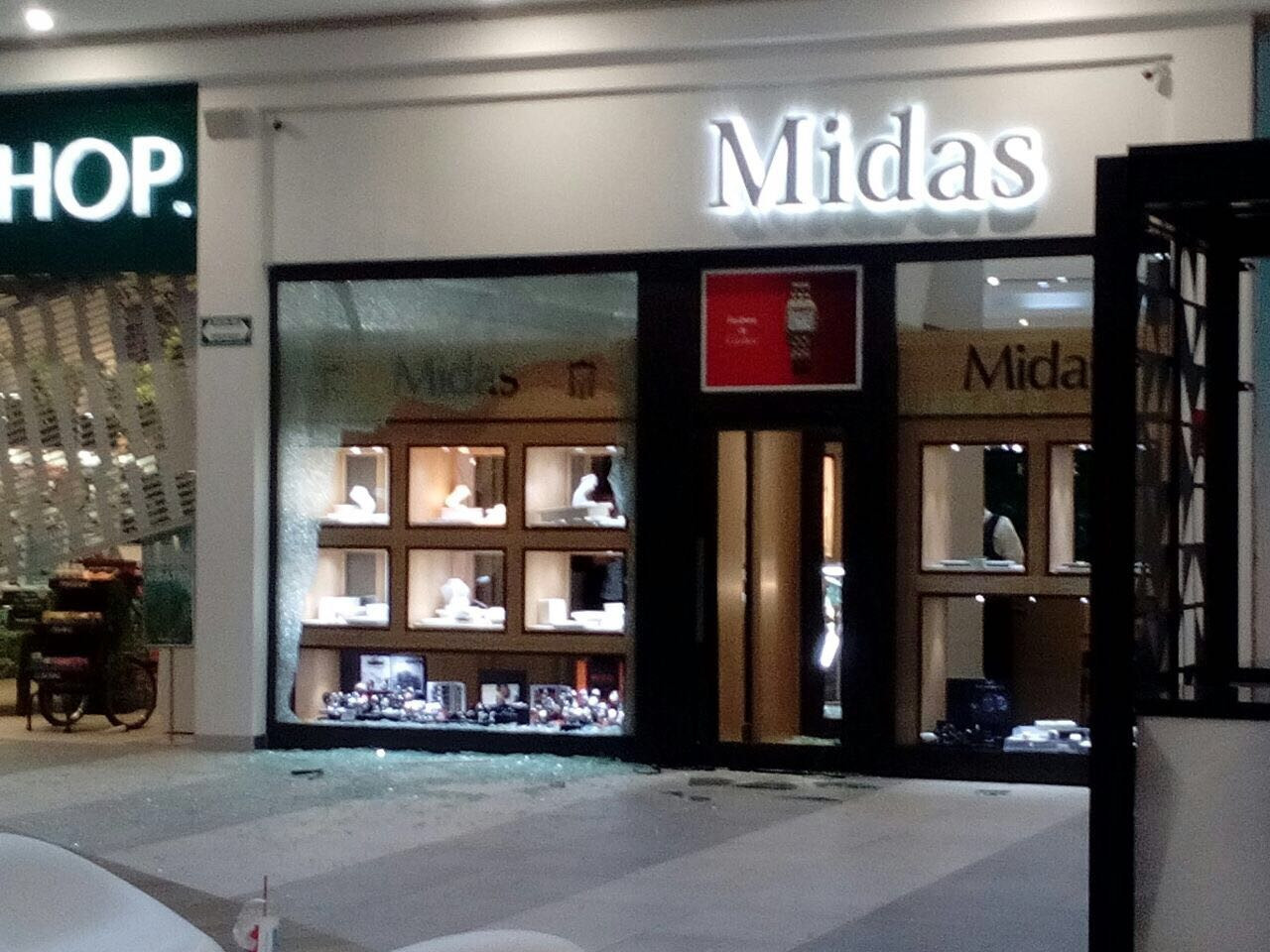 Operativo contra grupo armado en Centro Comercial Altama