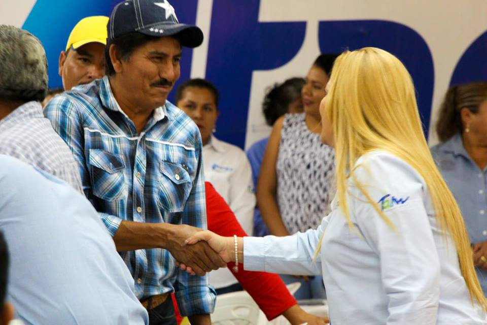 Sostiene reunión alcaldesa con comisariados de la Asociación Ganadera de Altamira