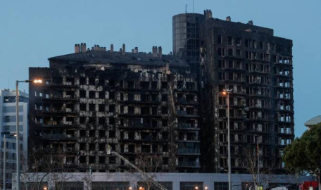 Sube a 10 el número de muertos en el incendio de un edificio en Valencia
