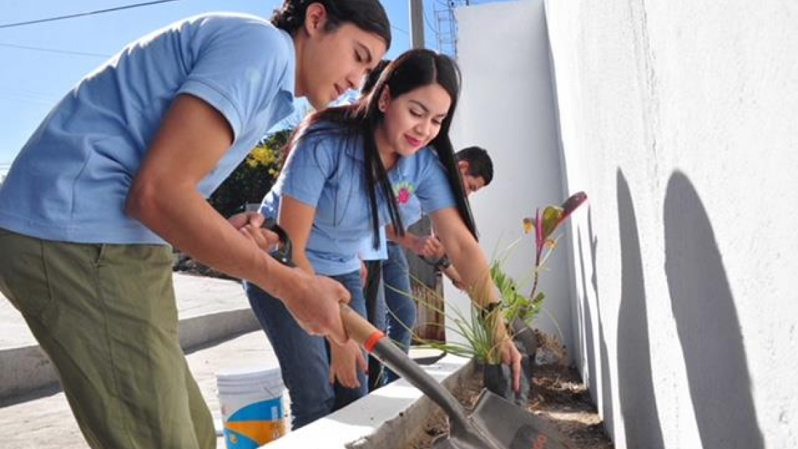 Voluntariado Juvenil otorga apoyo a adultos mayores