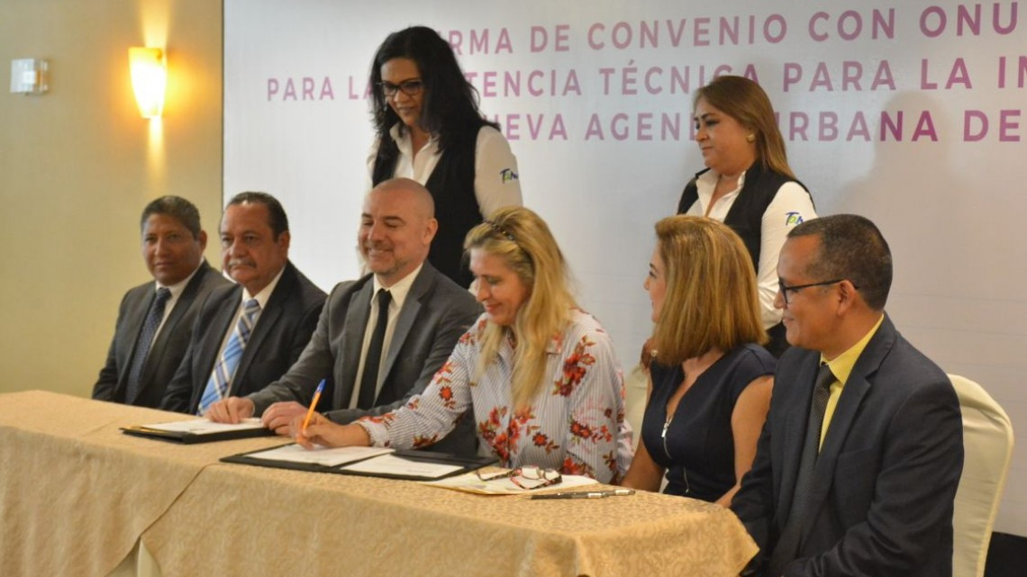 Firma alcaldesa Maki Ortiz convenio con ONU Hábitat