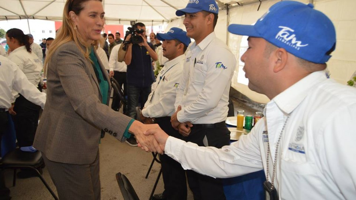 Ayuntamiento felicita a policías en su día