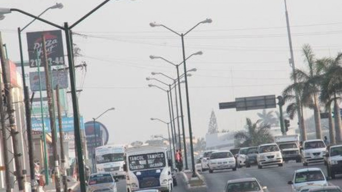 Cada fin de semana se daña una lámpara de alumbrado público por choques