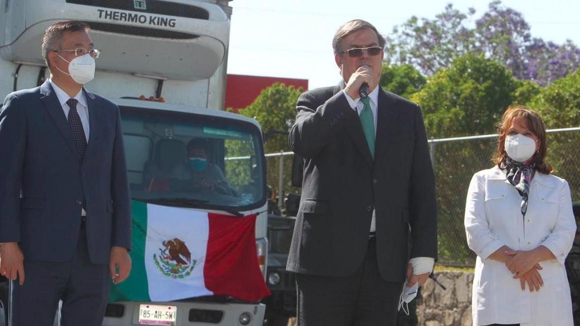 Salen las primeras 940 mil dosis de la vacuna de CanSino contra el COVID-19 en México