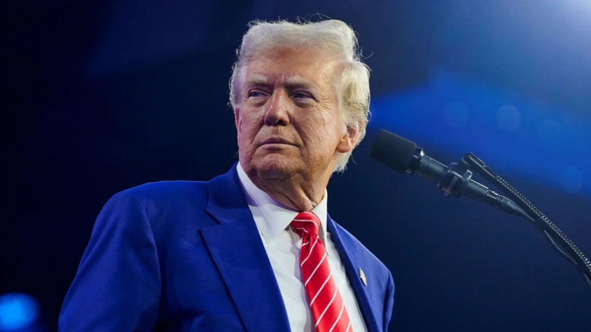 Trump despide a empleados que participaron en investigación en su contra