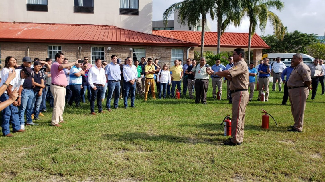 Realizan cursos de capacitación a personal de hoteles para manejo de extintores
