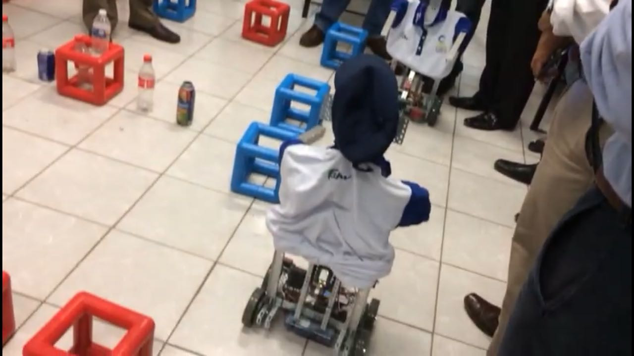 Integran en los Cobats la materia de robótica