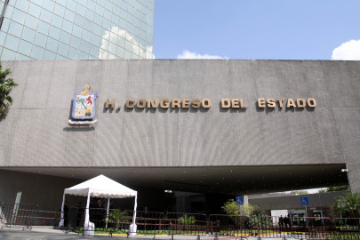 En plena contingencia diputados regios se "dan" su aguinaldo