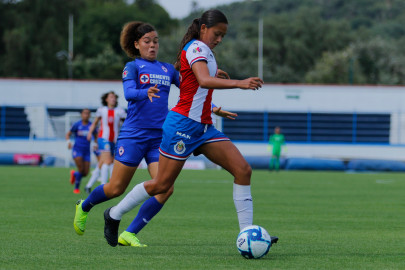 Cruz Azul Femenil rescata empate contra Chivas 