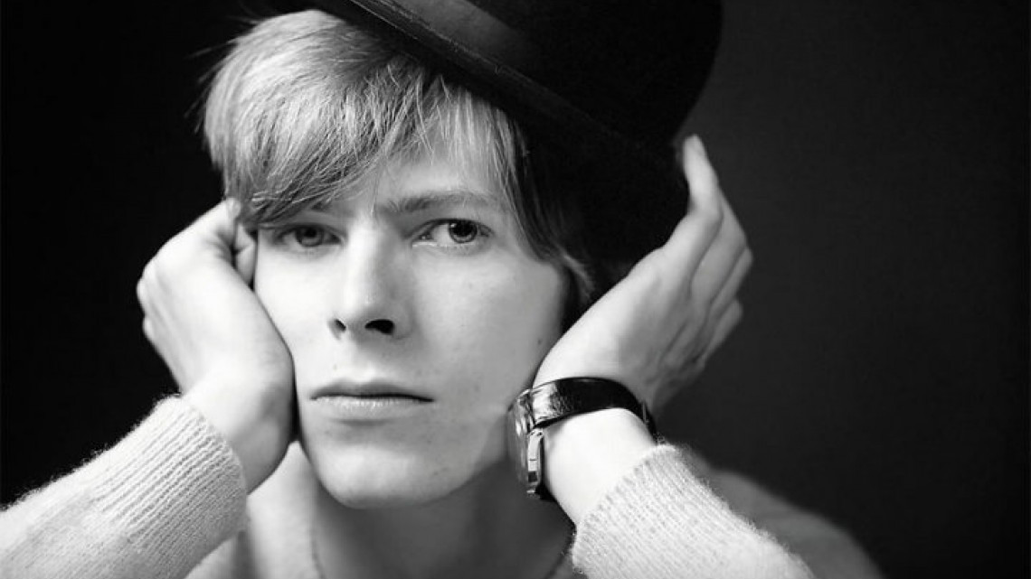 Revelan imágenes inéditas de David Bowie joven
