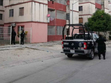 Niño sale "volando" desde la ventana de un segundo piso 
