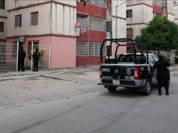 Niño sale "volando" desde la ventana de un segundo piso 