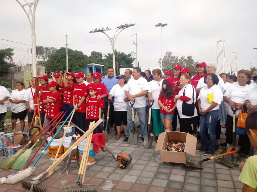 Limpieza en Parques de Bienestar involucra a sociedad y gobierno