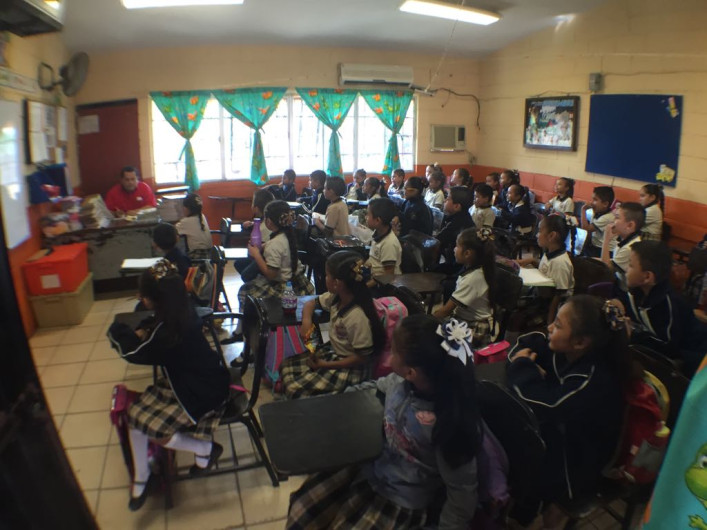 Se incrementará el número de becas escolares