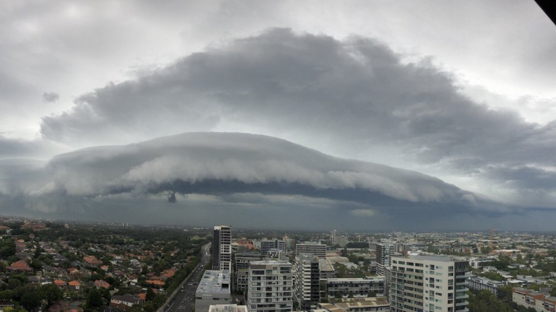 Nube “monstruo” sorprende a Australia