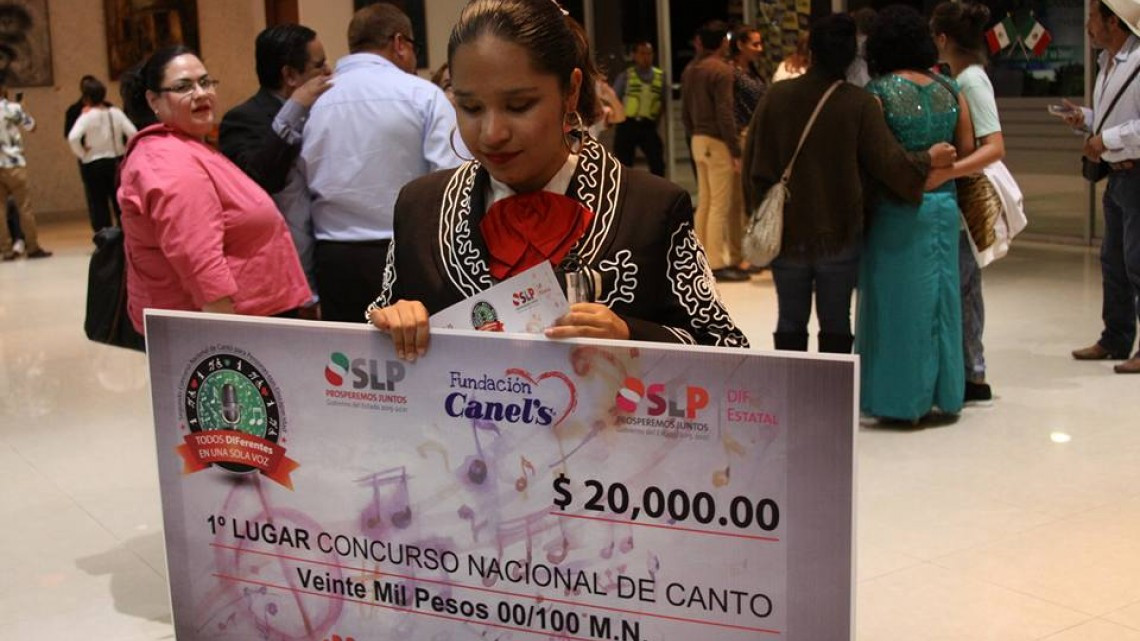 DIF felicita a Carolina por su 1er lugar en "Todos diferentes en una sola voz"