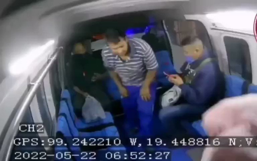 Militares encubiertos en una combi someten a asaltante