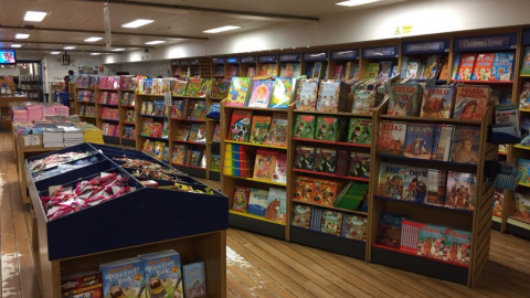 Logos Hope abre sus puertas del mayor tesoro que guarda, su biblioteca