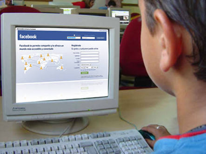 Menores en riesgo por uso de redes sociales