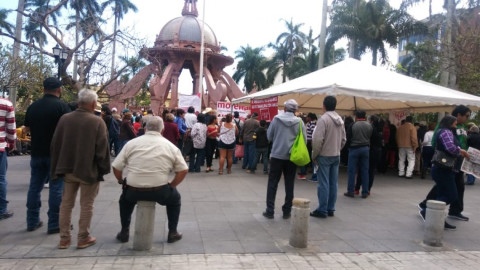 Se concentran en Plaza de Armas en apoyo a AMLO