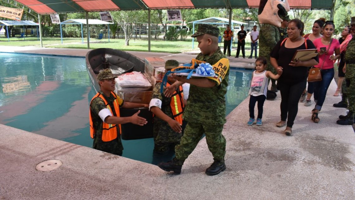 Juan Pablo Macarena es nombrado Soldado Honorario por un día