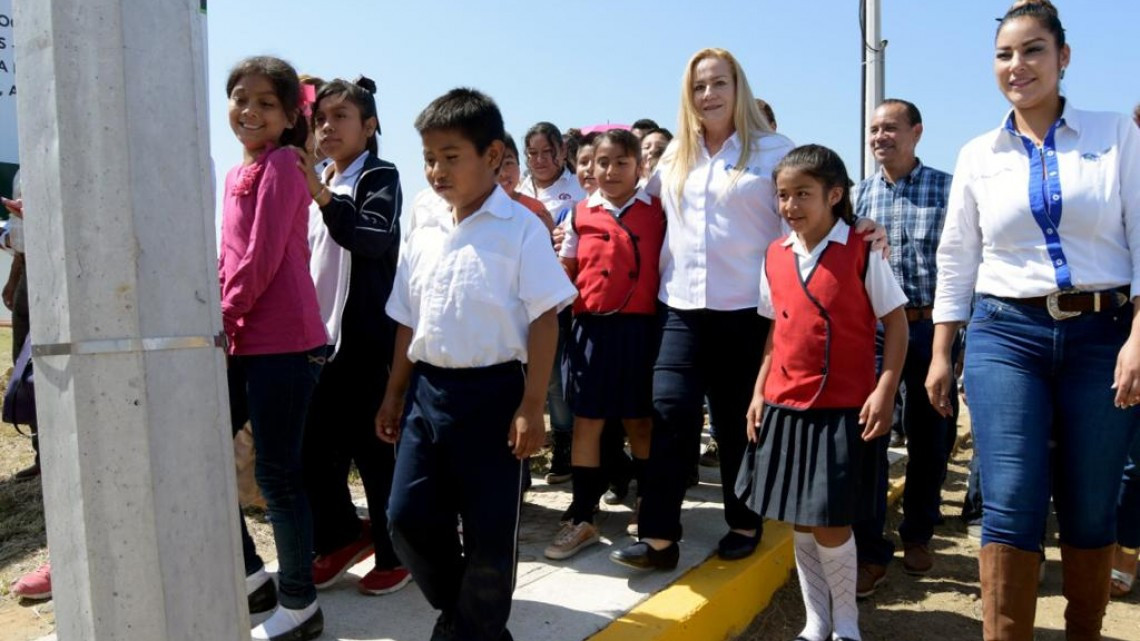 Construyen circuito de guarniciones y banquetas en sector popular de Altamira