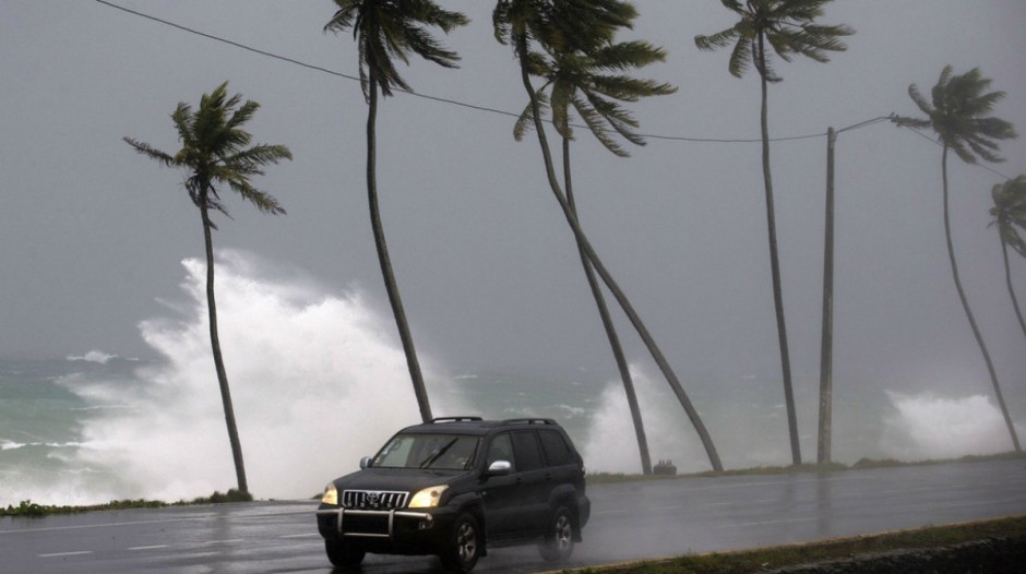 Huracán María golpea a Islas Turcas, Caicos y Bahamas